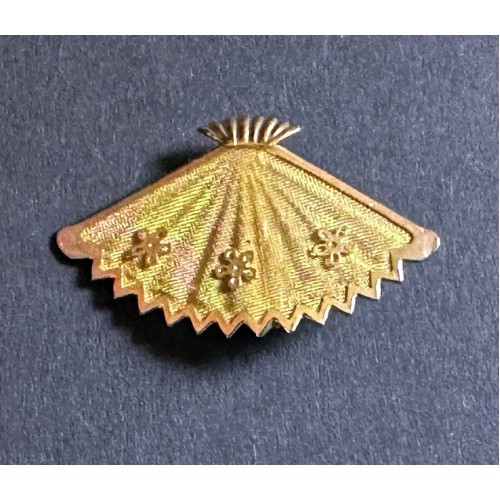 Gold colour fan design pin-clip brooch costume jewellery