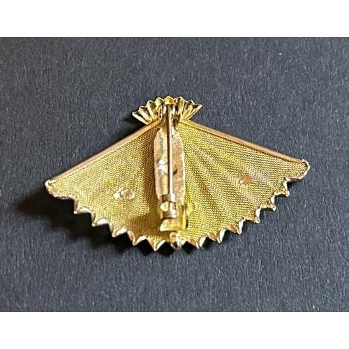 Gold colour fan design pin-clip brooch costume jewellery