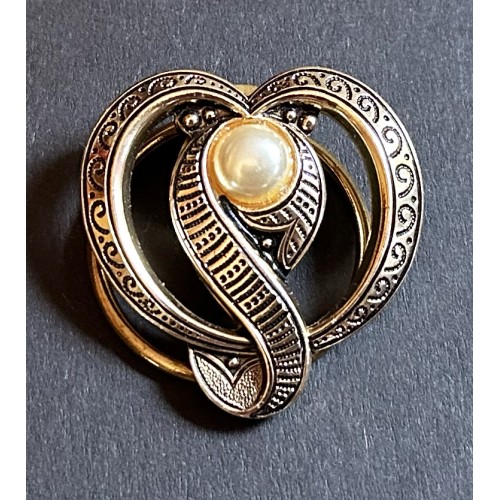 Gold colour brooch with pearl centre design costume jewellery