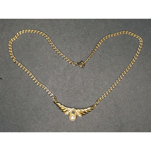 Gold coloured Pearl Pendant on 38cm (15") gold-coloured chain