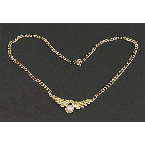 Gold coloured Pearl Pendant on 38cm (15") gold-coloured chain