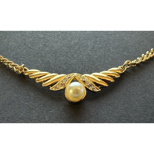 Gold coloured Pearl Pendant on 38cm (15") gold-coloured chain